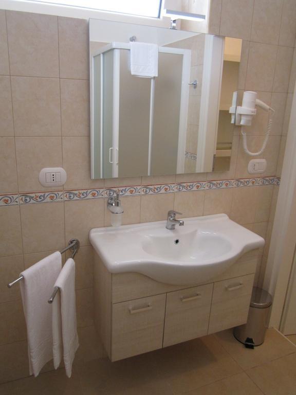 Camera Familiare con Bagno Privato