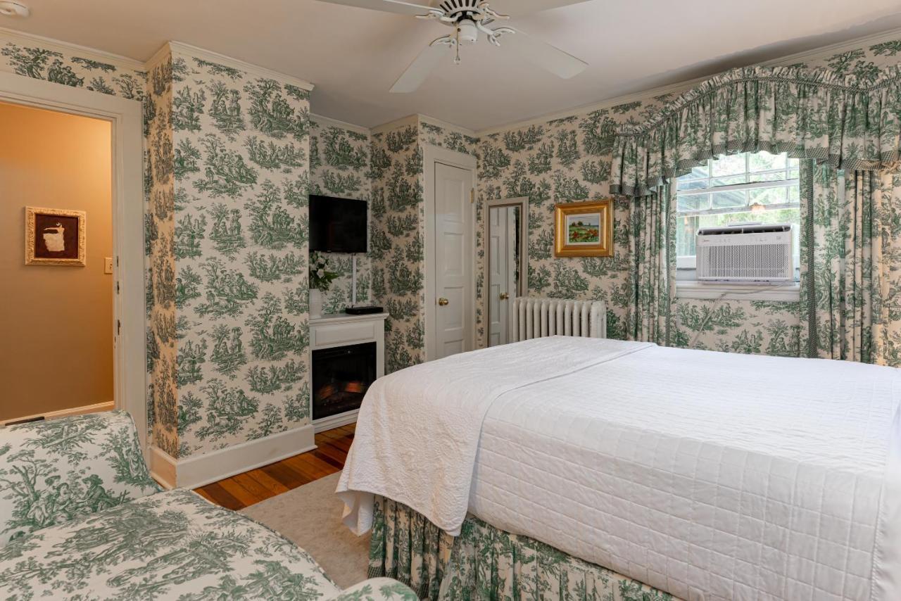 Queen Room,1550440207:JPEG