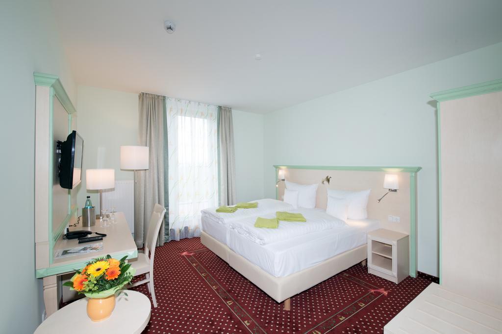 Business Doppelzimmer mit Balkon und Meerblick