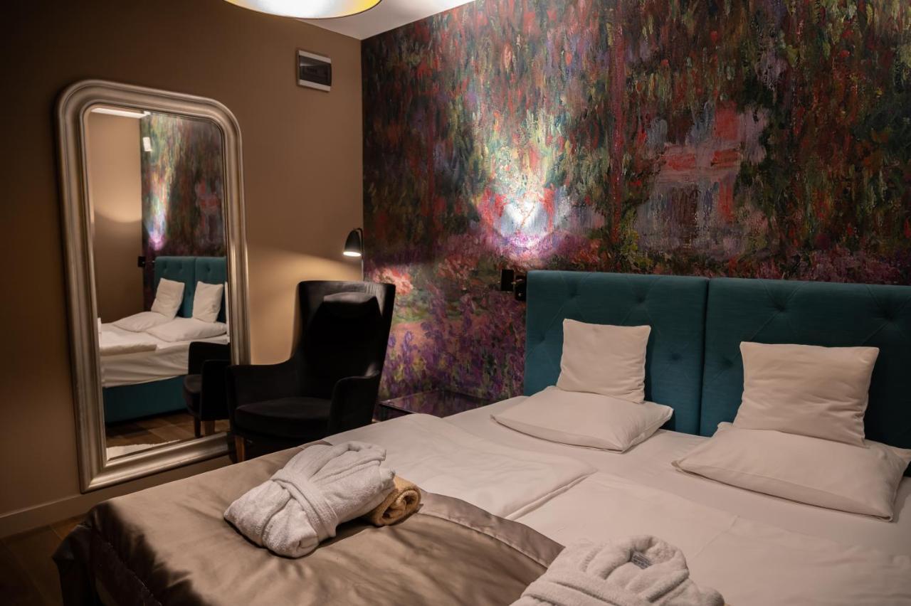 Superior Family Room,1622107457:JPEG