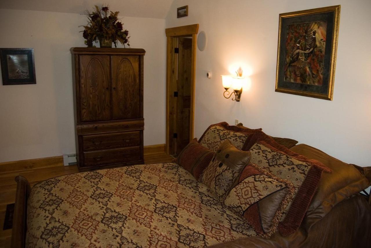 Deluxe King Suite