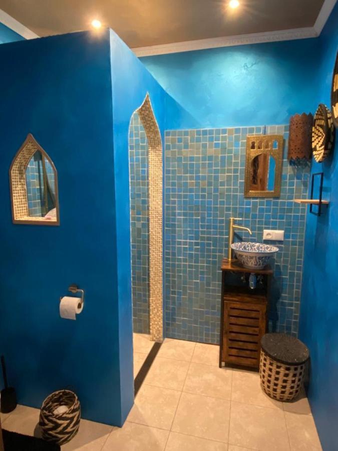 Deluxe Double Room Shower,1292286010:JPEG