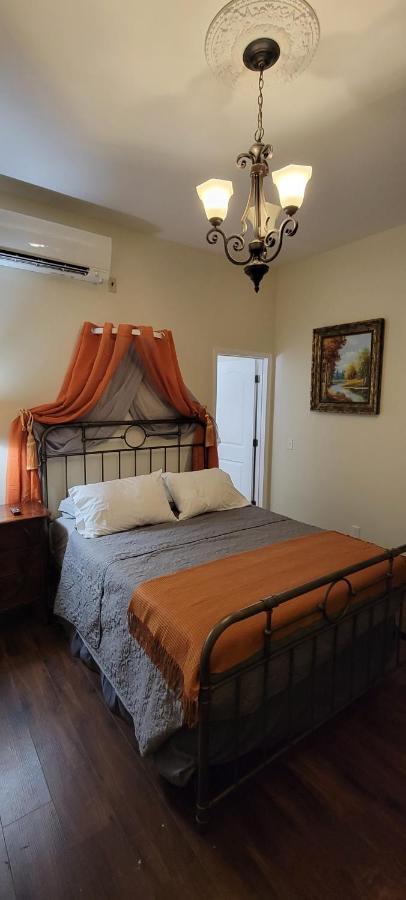 Queen Room,1297697983:JPEG