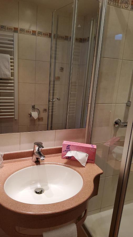 Einzelzimmer mit Dusche