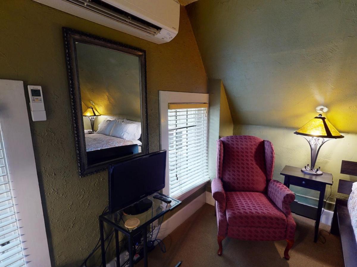 Standard Queen Room,1304244847:JPEG