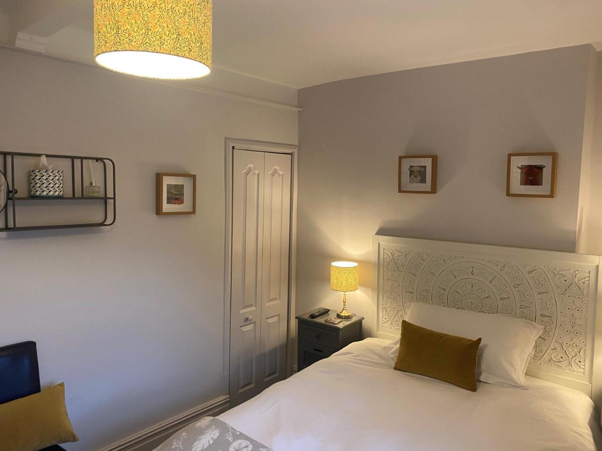 Small Double Room,1311353893:JPEG