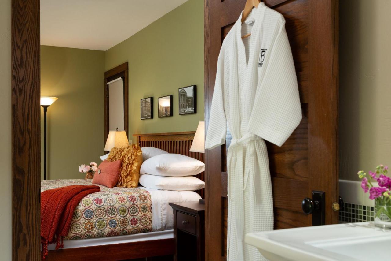 King Suite with Spa Bath,1319234101:JPEG