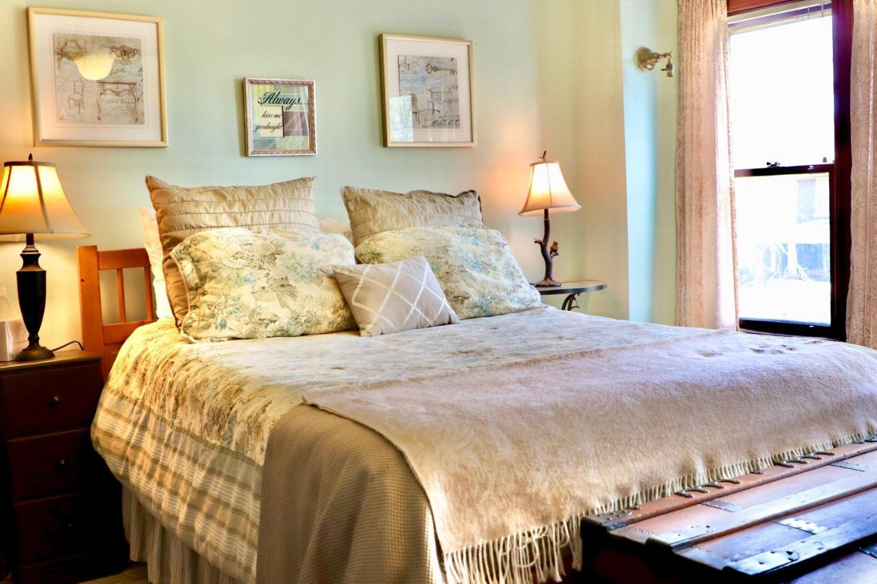 Queen Room,1317042037:JPEG