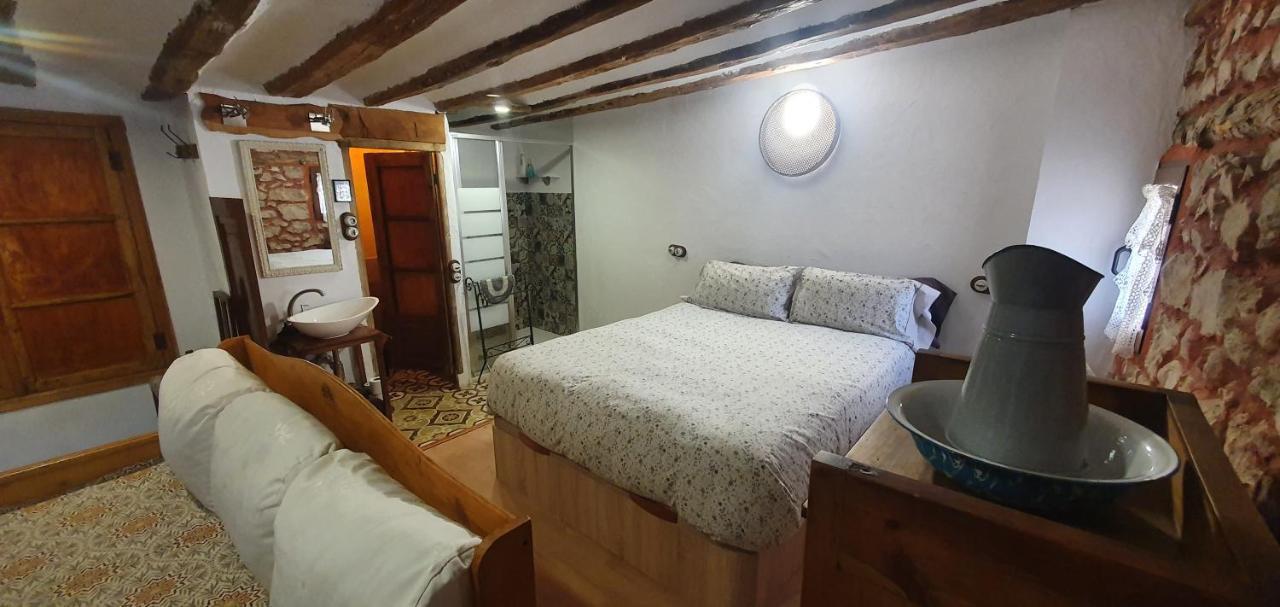 Deluxe Double Room Shower