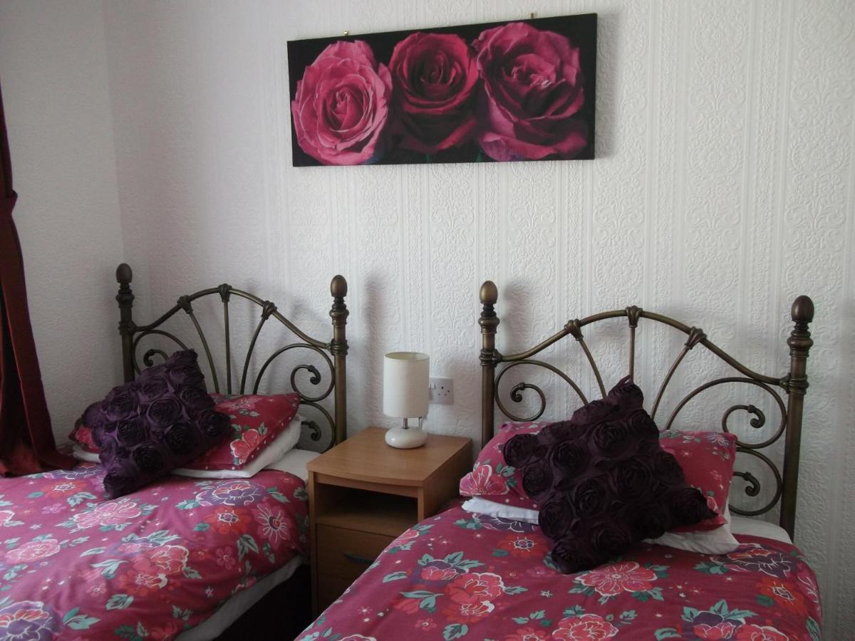 Twin Room with Private Bathroom