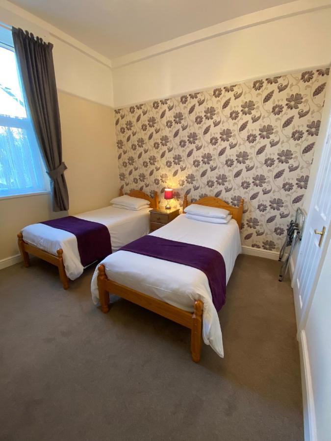Twin Room,1344550289:JPEG