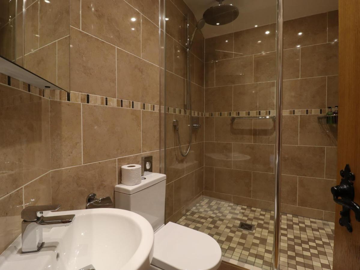 Executive Suite,1499648053:JPEG