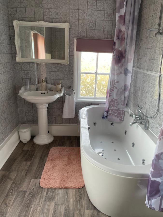 Standard Twin Room with Garden View