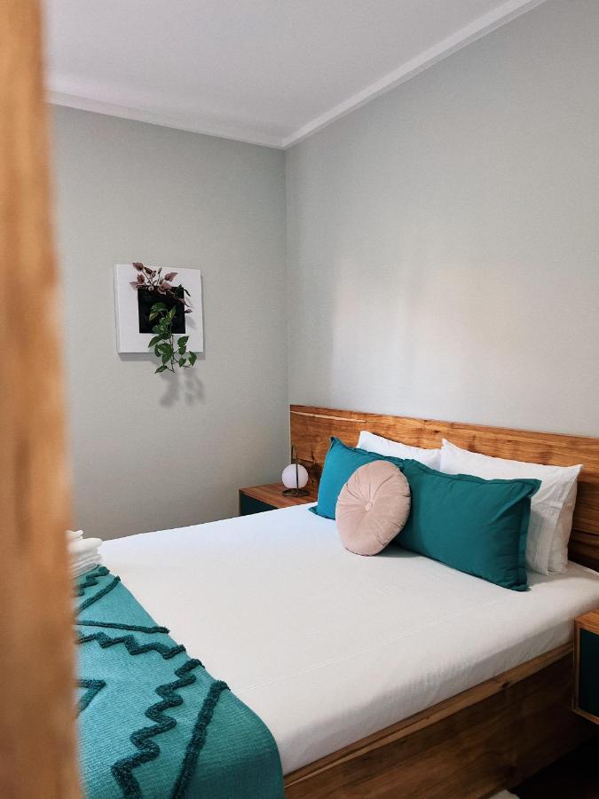 Zimmer mit Queensize-Bett und Gemeinschaftsbad