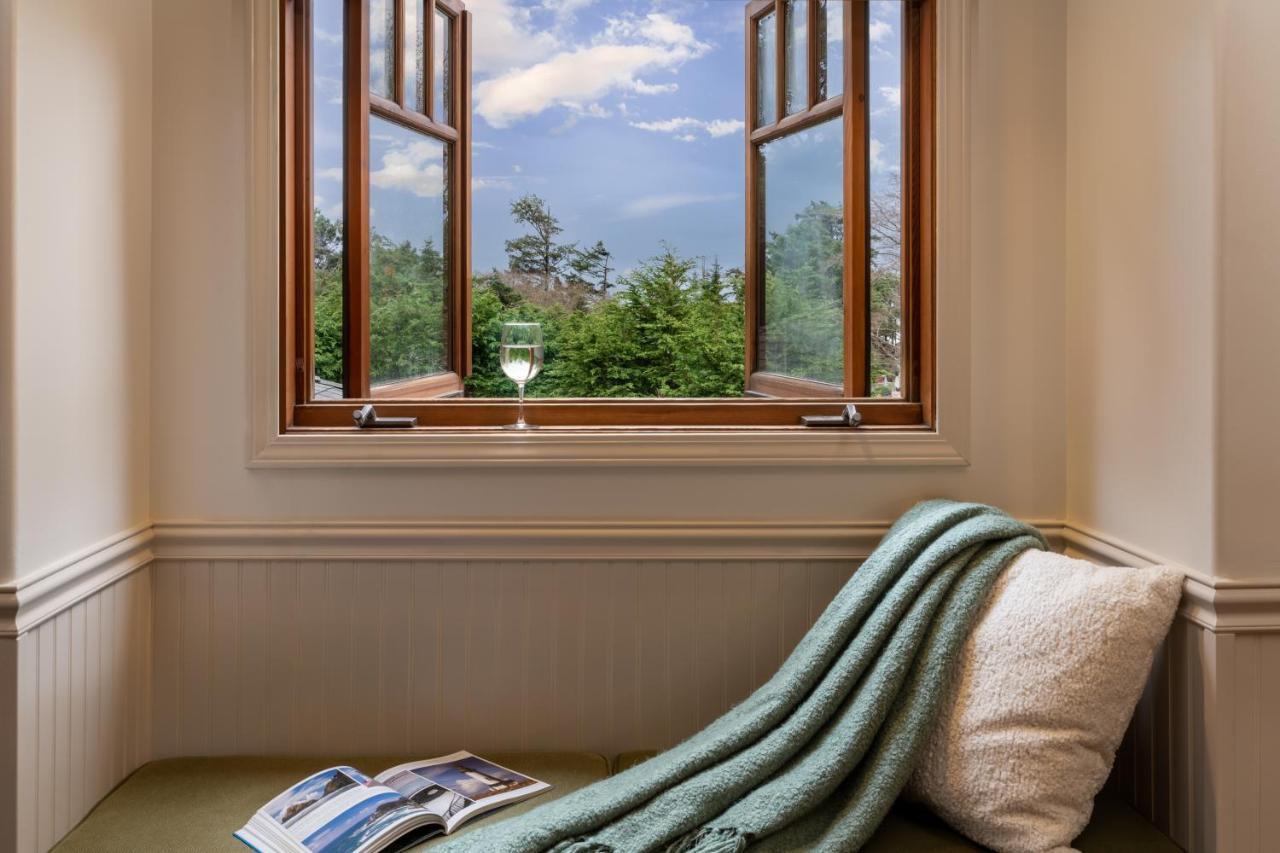 Parisian Room-Queen Room with Ocean View- Adults Only-No Pets,1583676607:JPEG