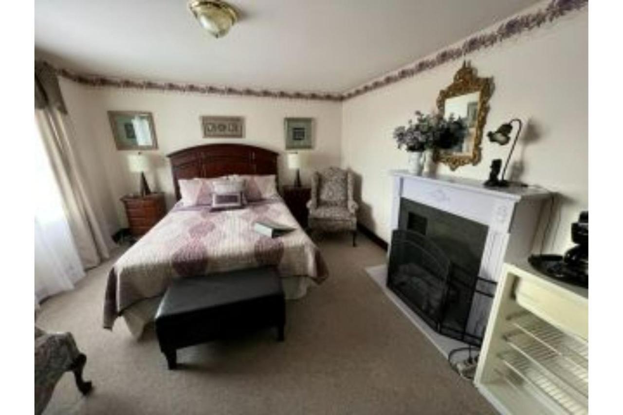 Queen Room,1591633111:JPEG
