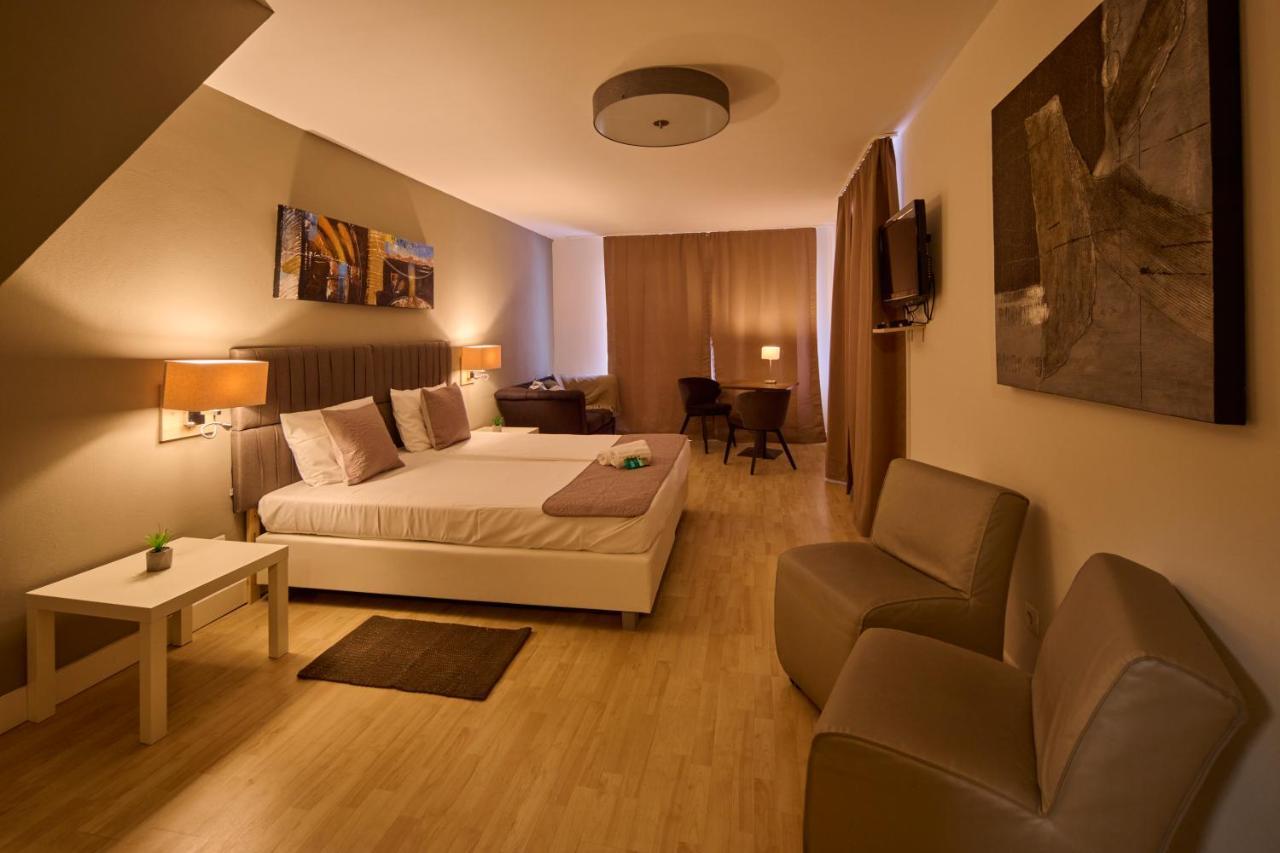 Grote Kamer met 2 Bedden
