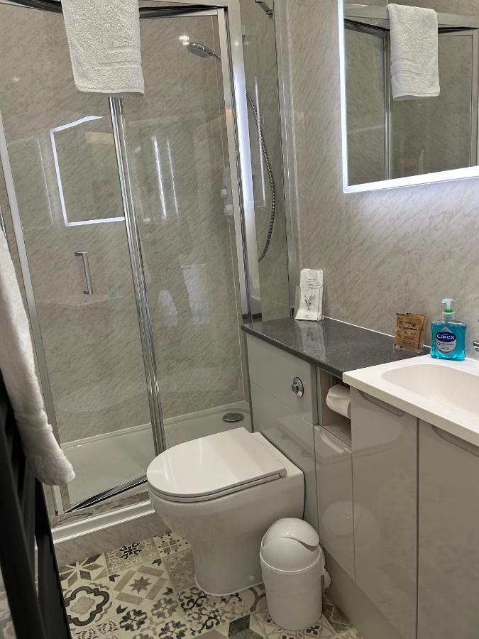 Large Double Room,1379113661:JPEG