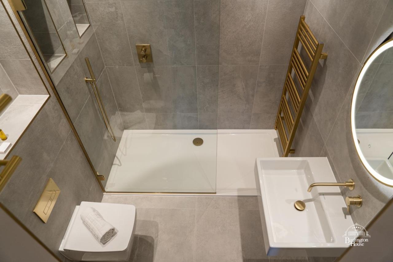 Deluxe Single Room,1379564378:JPEG