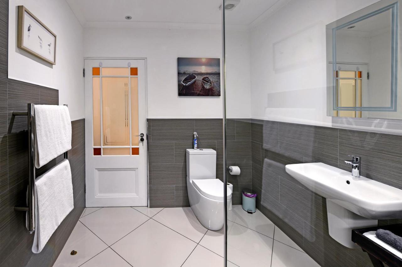 Deluxe Garden Room - King Double / Twin