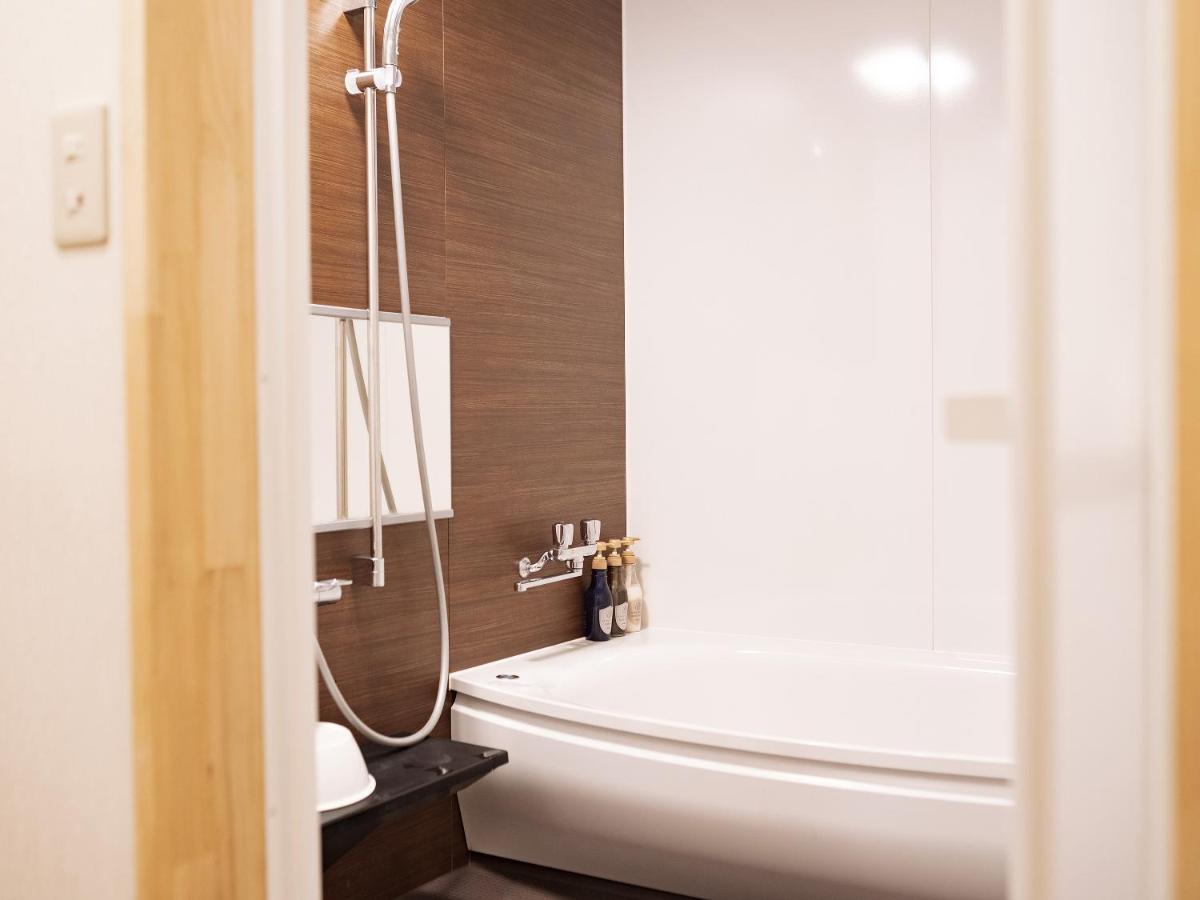 Single Room with Shared Bathroom,1411844114:JPEG