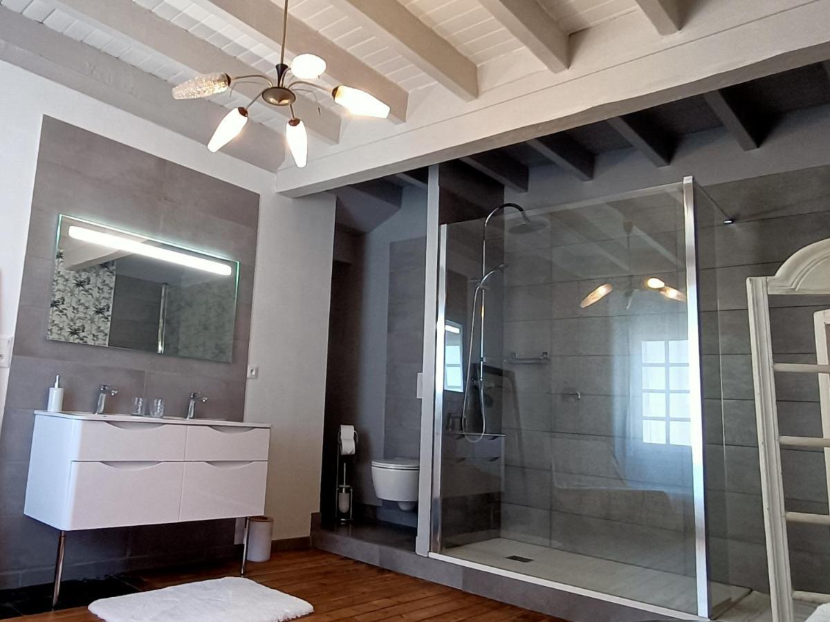 Triple Room Bathroom,1416775158:JPEG