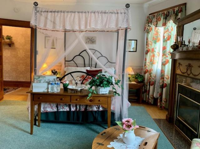 Queen Suite