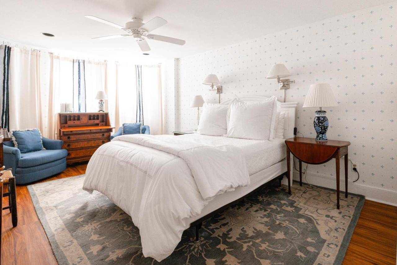 Room 6,1419742755:JPEG