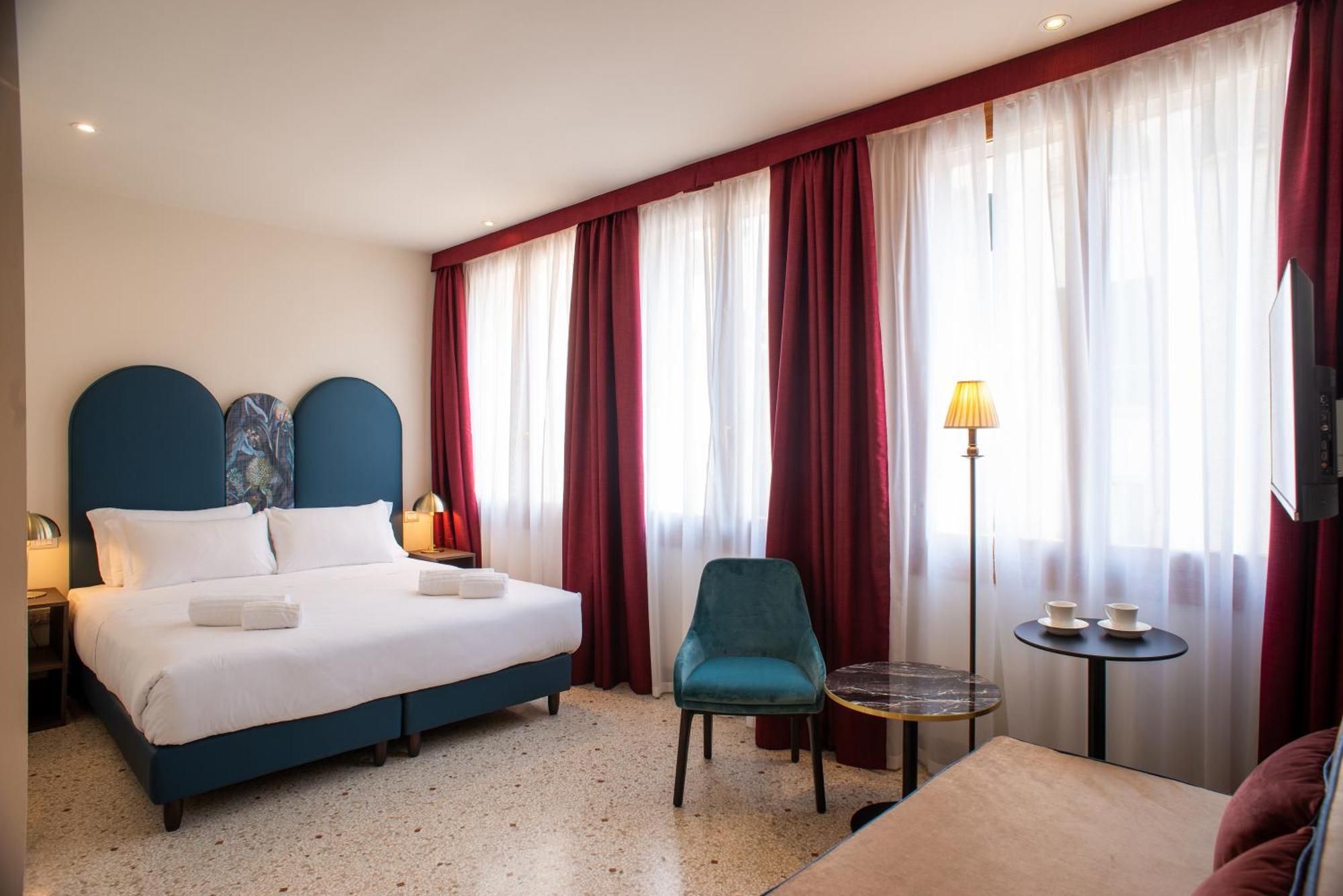 Deluxe King Room,1418971383:JPEG