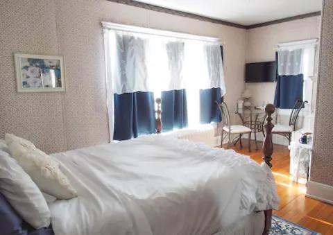 Deluxe Double Room with Bath,1675956819:JPEG