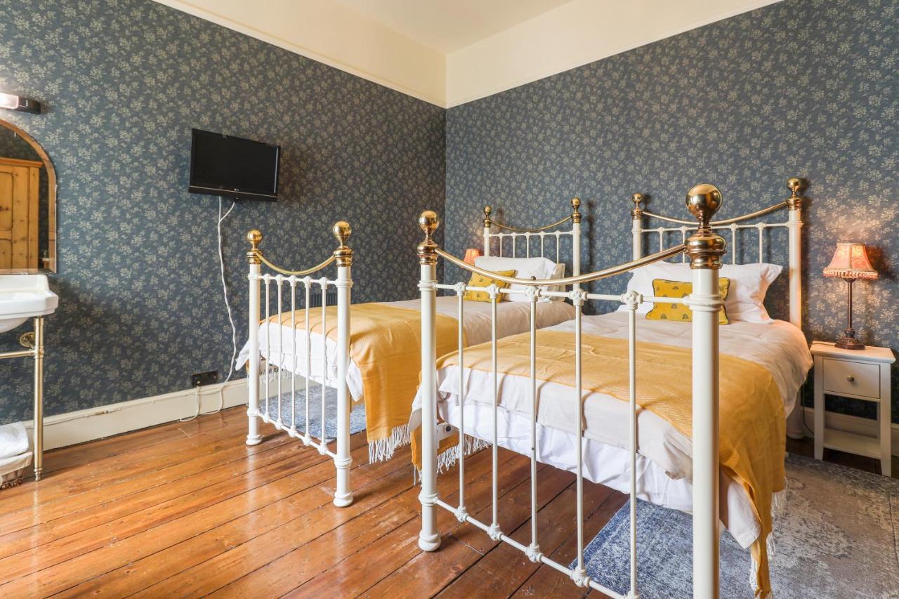 Twin Room with Private Bathroom
