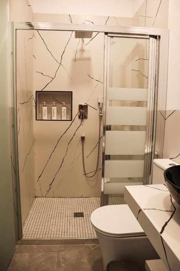 Habitación con cama grande