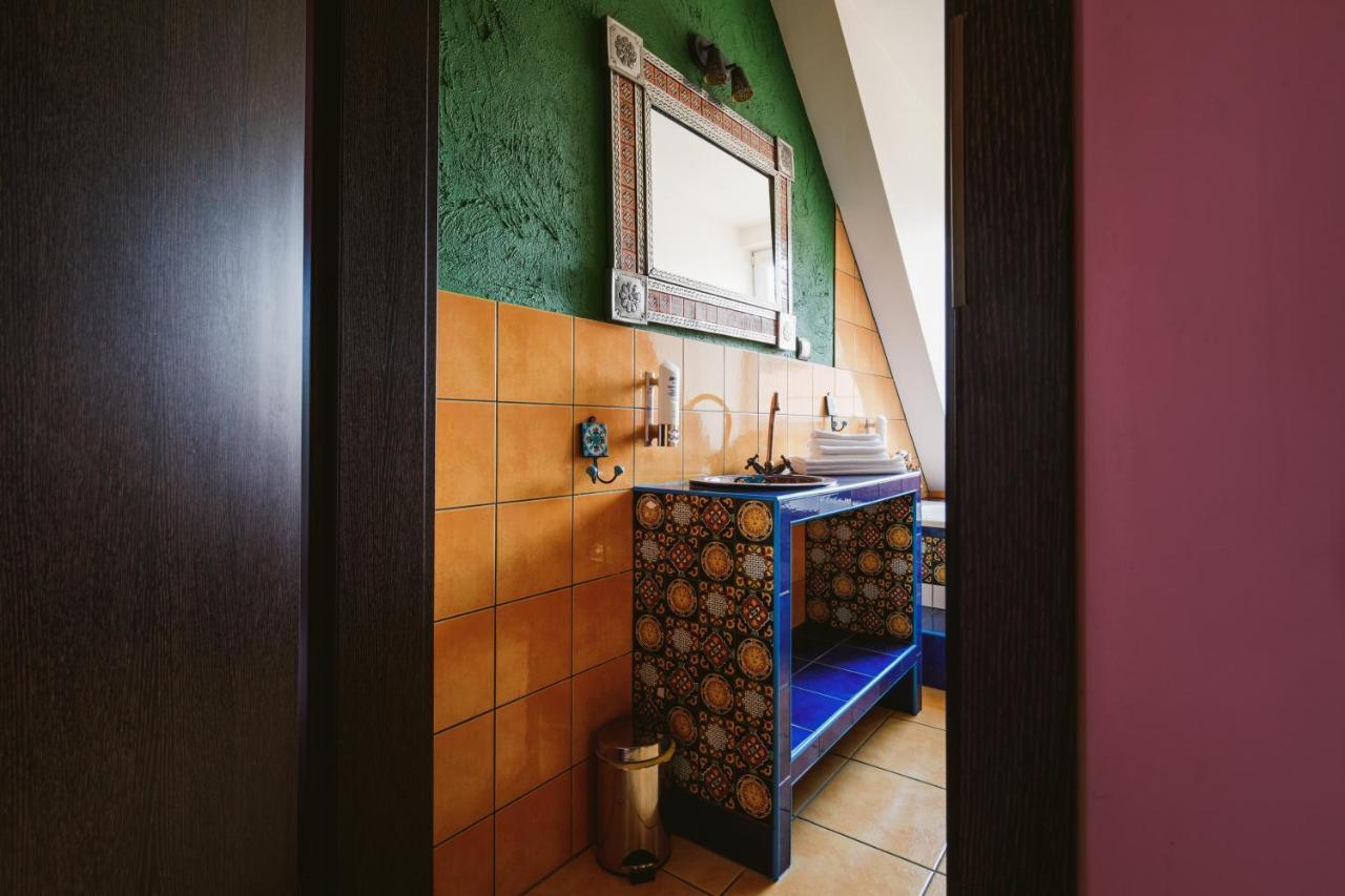 Double Room with Extra Bed,1559605624:JPEG