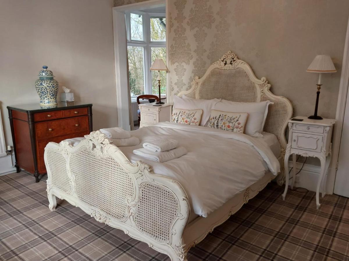 Deluxe Double Room (2 Adults + 1 Child)