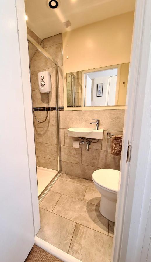 Twin Room,1617520934:JPEG