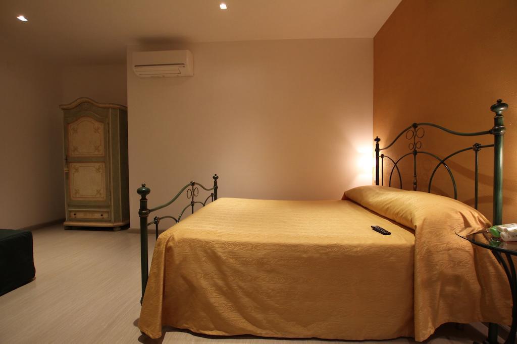 Camera Matrimoniale con Letto Supplementare