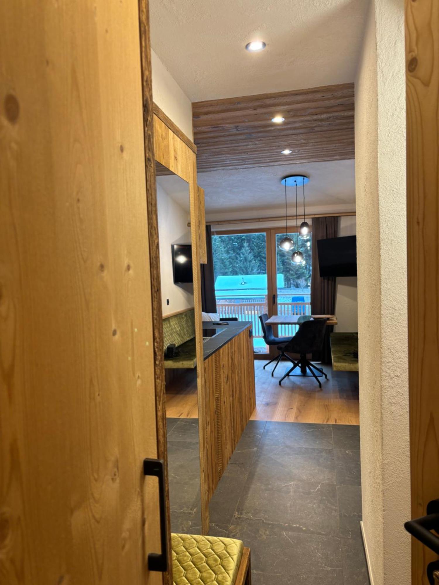 Deluxe Apartment,1522138570:JPEG