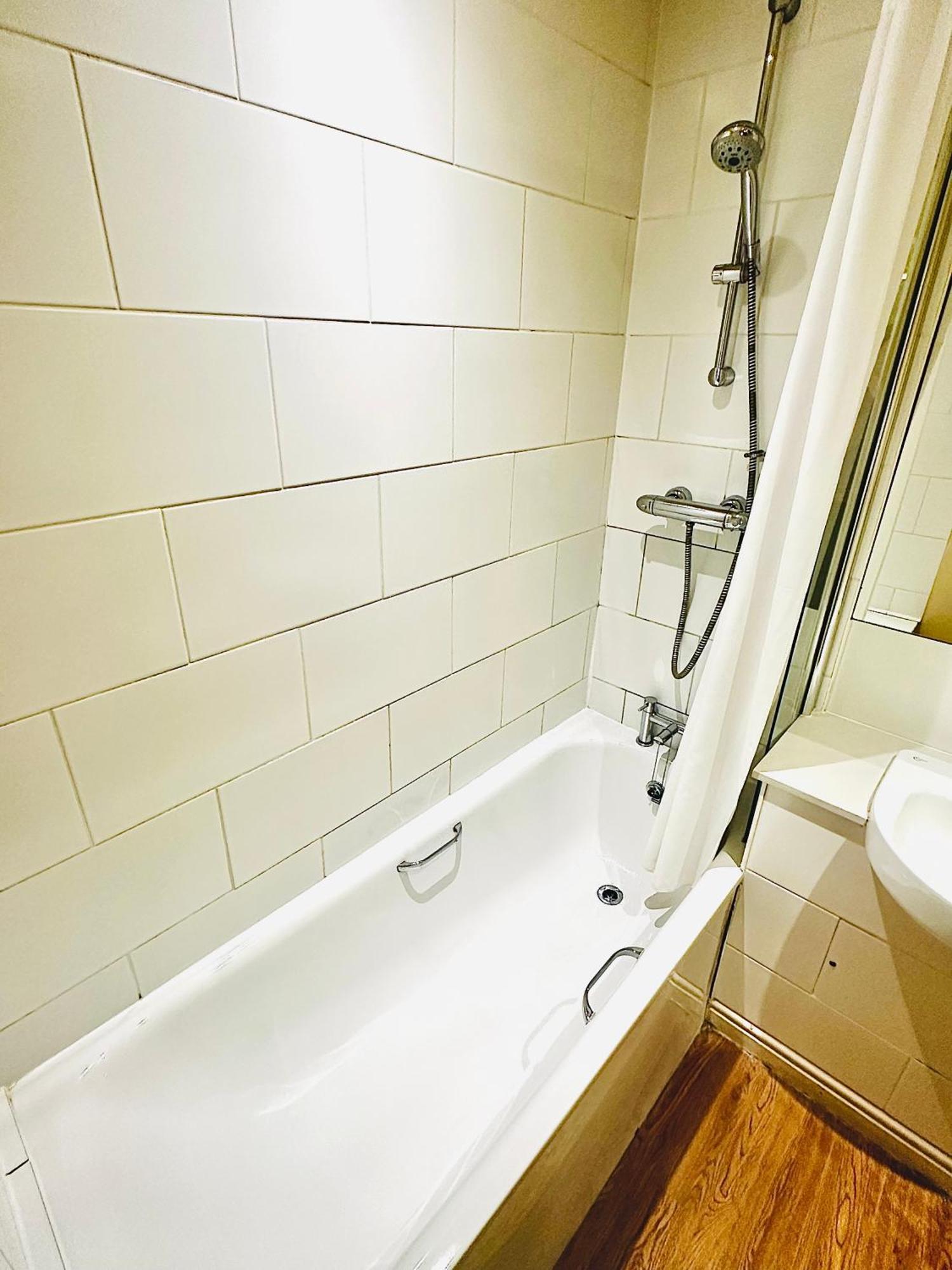 Deluxe Double Room  - No Dogs,1532871559:JPEG