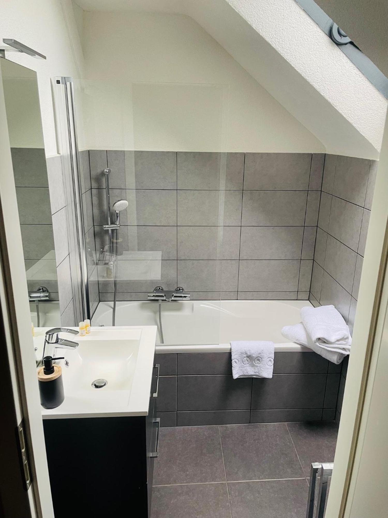 Deluxe Zimmer (2 Erwachsene & 1 Kind)