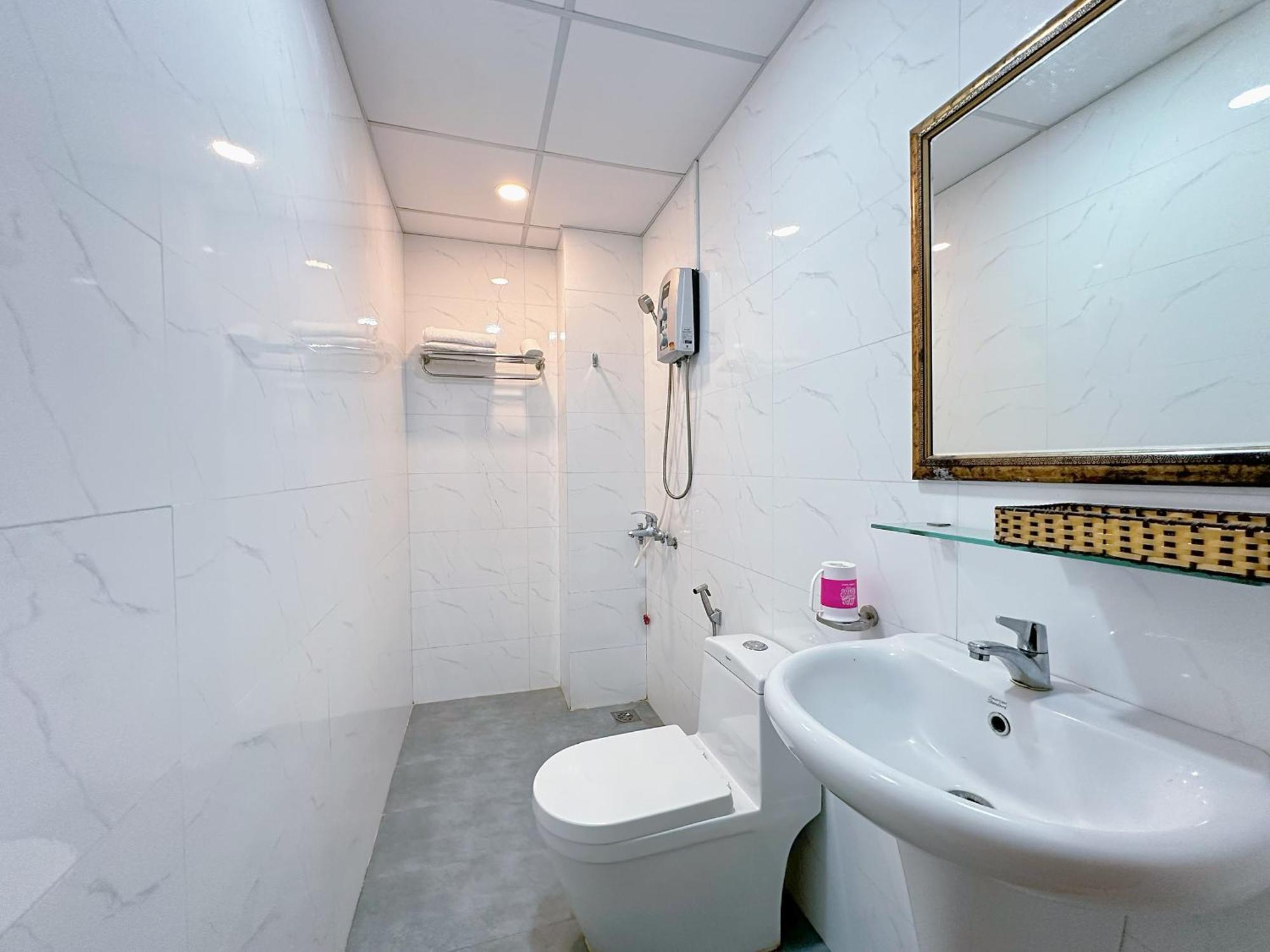 Double Room Private Bathroom,1538855986:JPEG