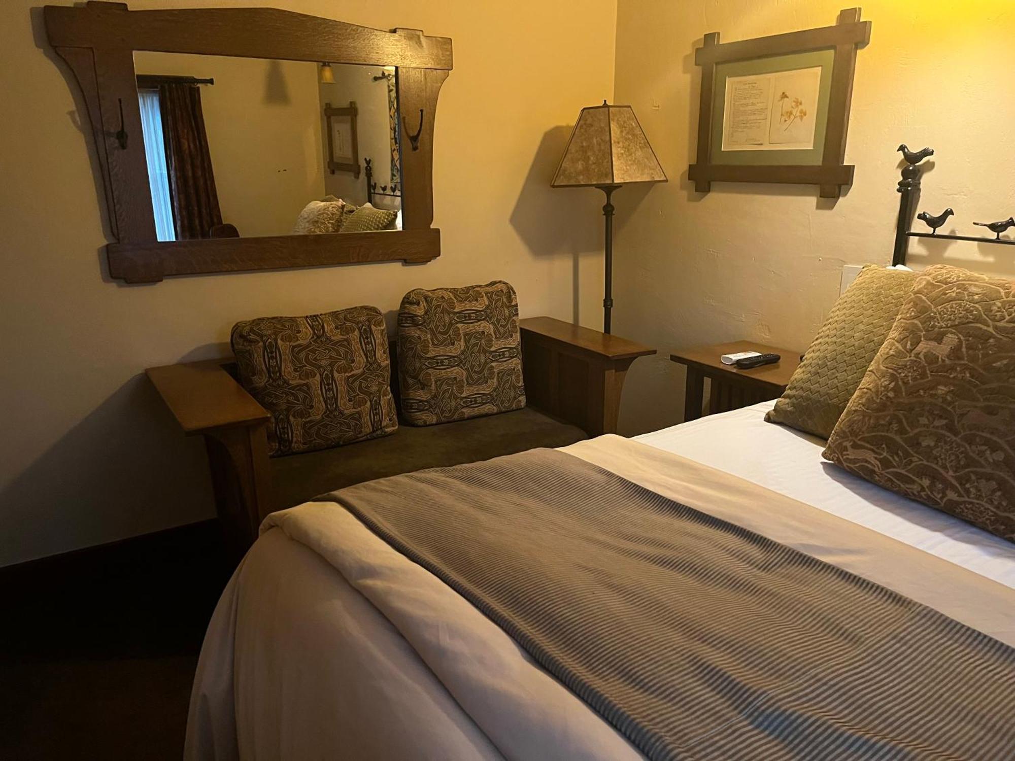 Queen Room,1550882008:JPEG