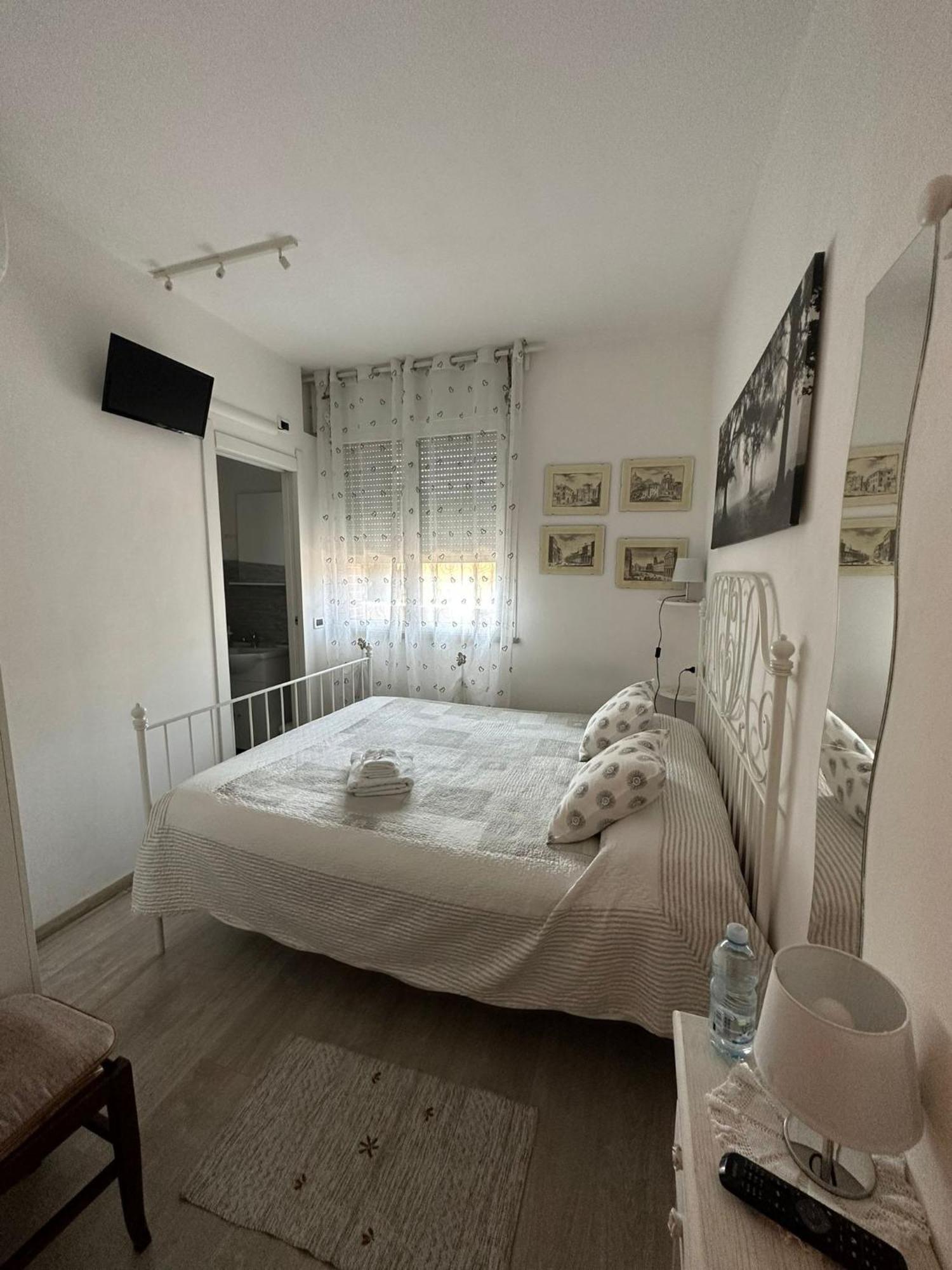 Deluxe Double Room Private Bathroom