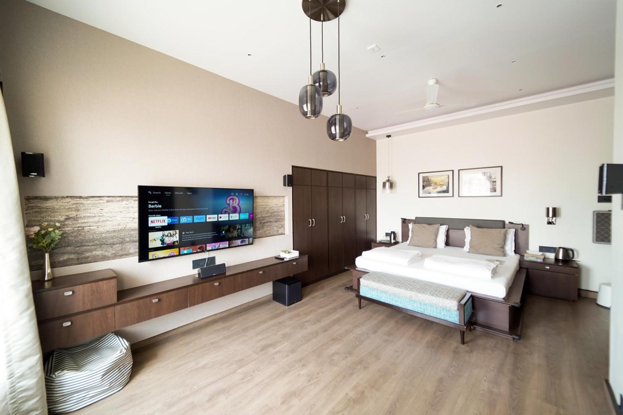 Grand Executive Room