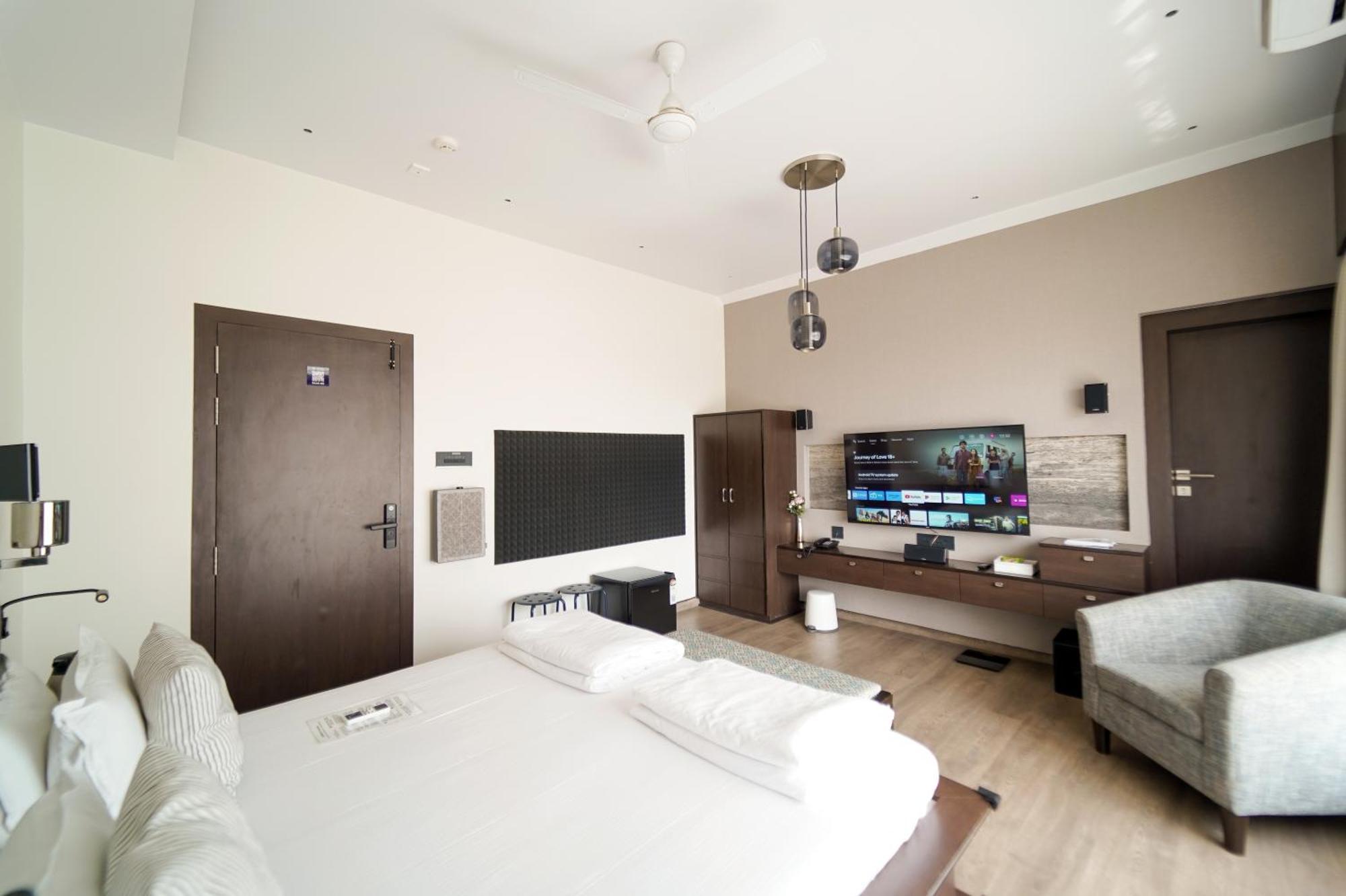 Grand Executive Room