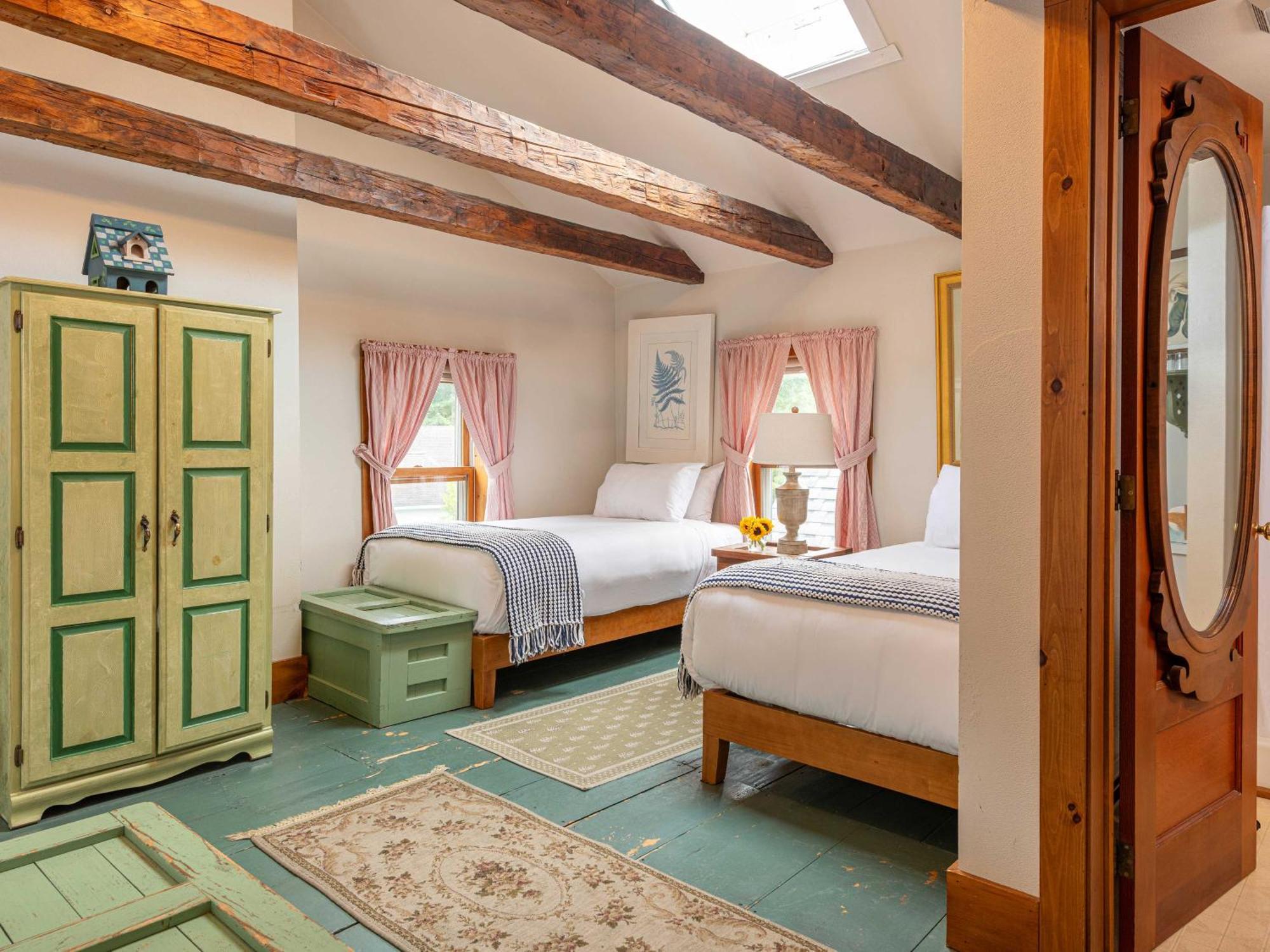 Deluxe King Suite,1547776048:JPEG