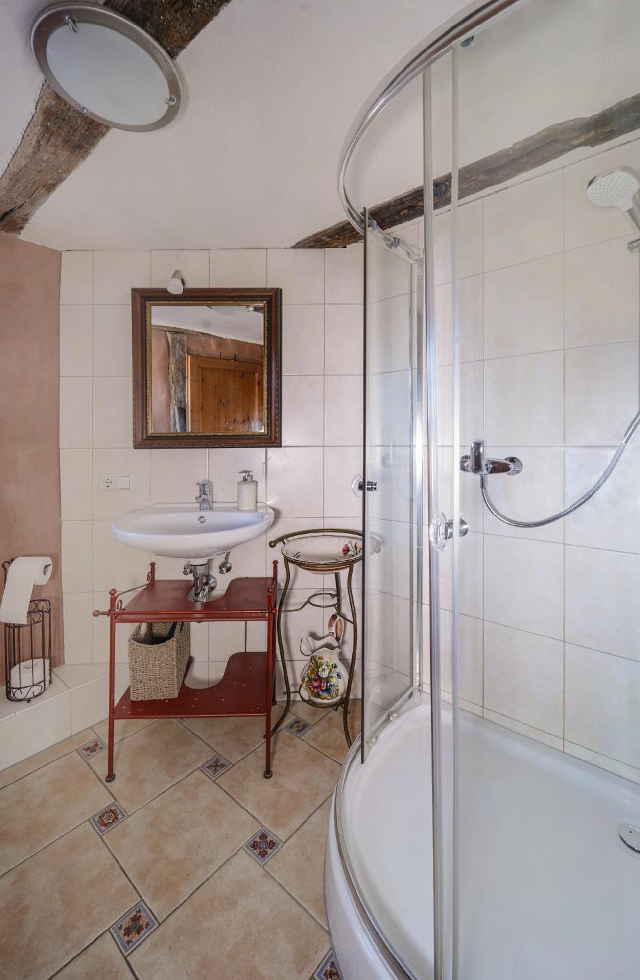 Basic Triple Room with Shared Bathroom