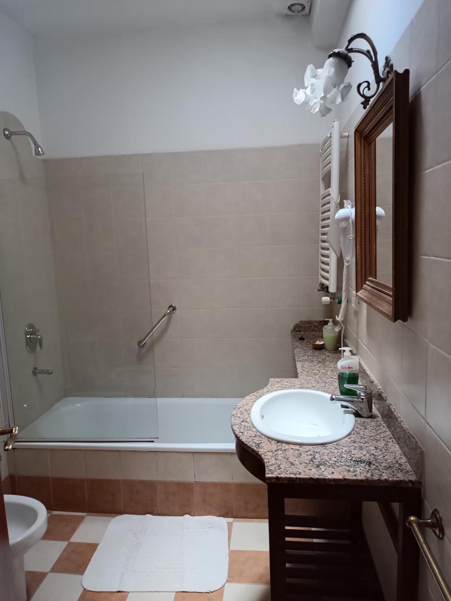 Vierbettzimmer mit eigenem Bad