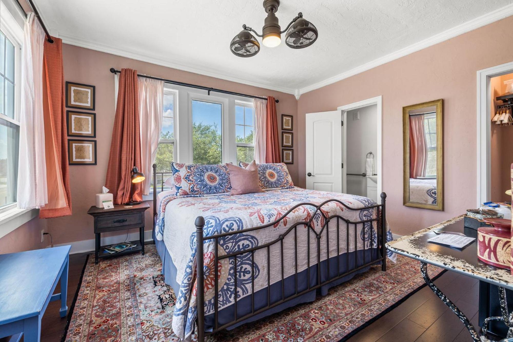 King Room,1553758105:JPEG