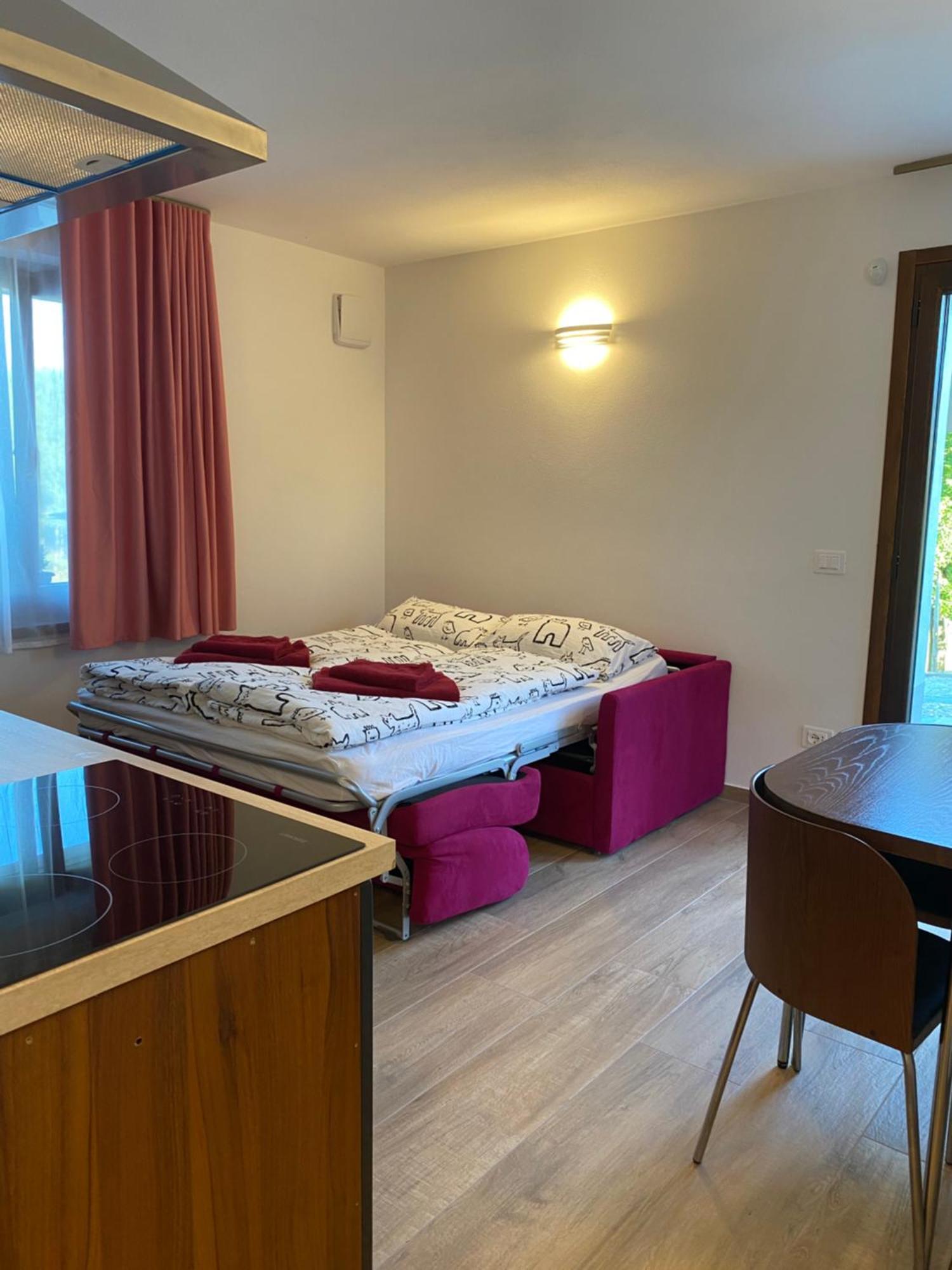 Apartment Terrace,1555785805:JPEG