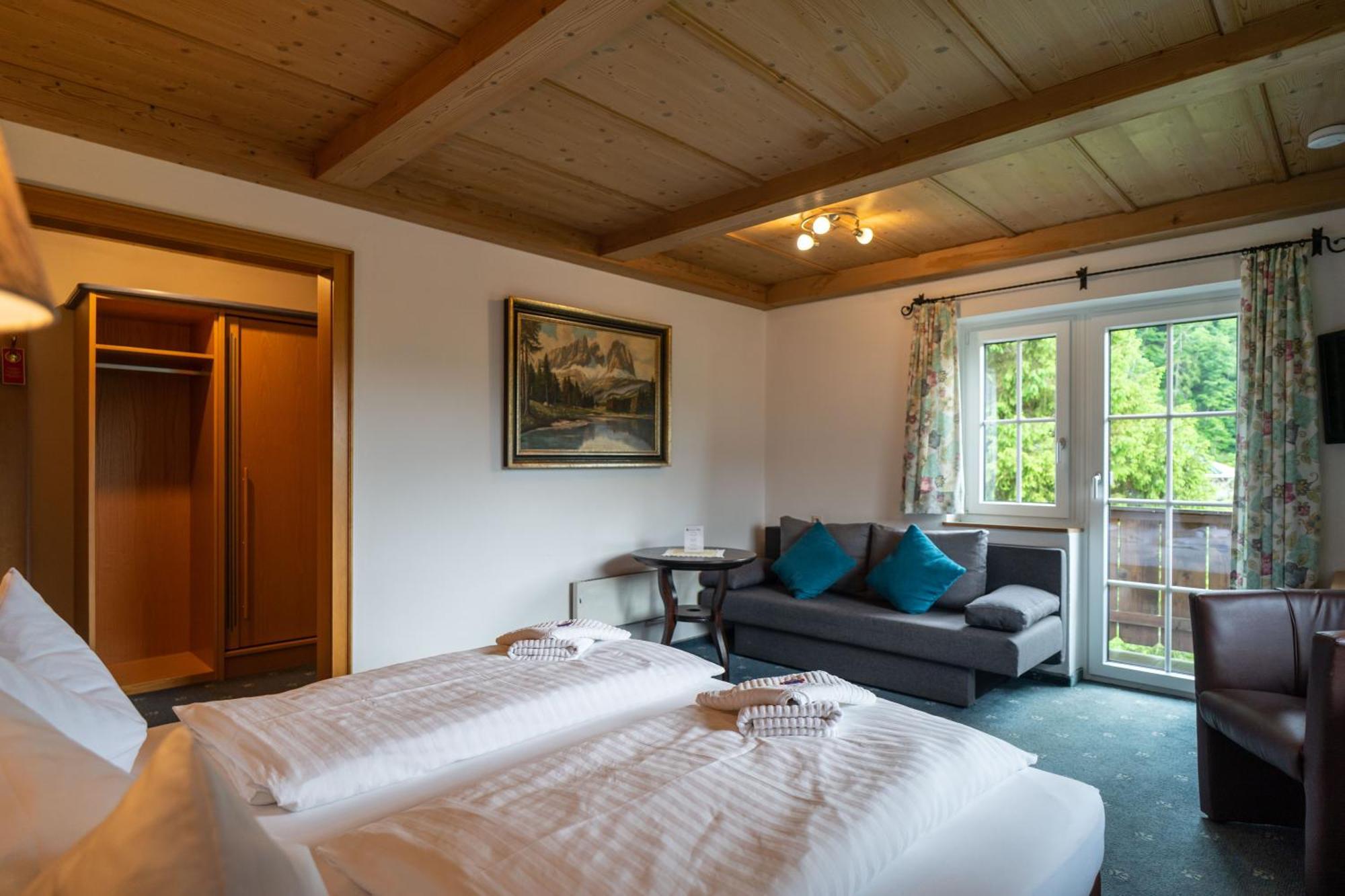 Dreibettzimmer mit Balkon